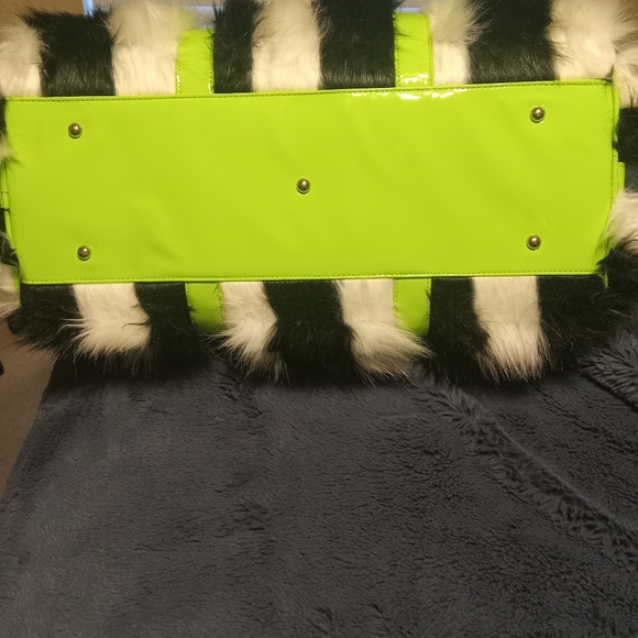 Beetle juice duffle bag - Picture 2 of 5